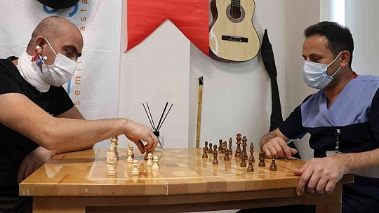 Eğlenerek tedavi oluyorlar