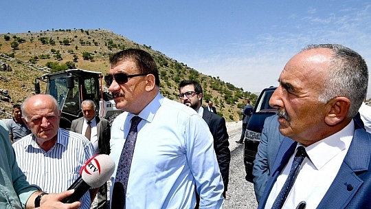 Kadiruşağı yolu asfaltlanıyor