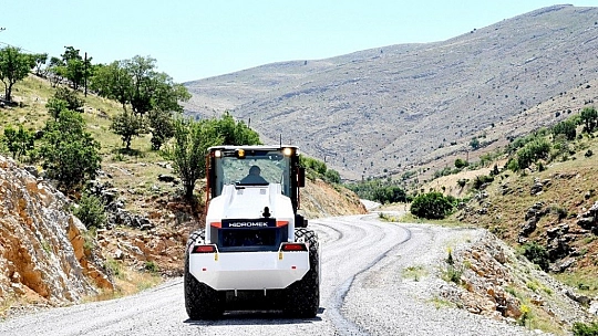 Kadiruşağı yolu asfaltlanıyor