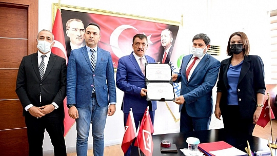 Büyükşehir belge aldı
