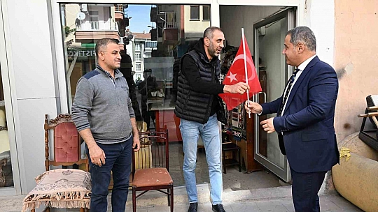 Malatya'da 10 bin bayrak dağıtıldı