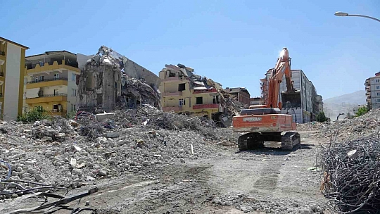 Malatya'da yıkım sürüyor