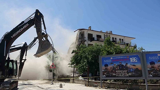 Malatya'da yıkım sürüyor