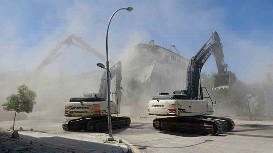 Malatya'da yıkım sürüyor