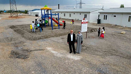 İşçileri için konteyner kent kurdu