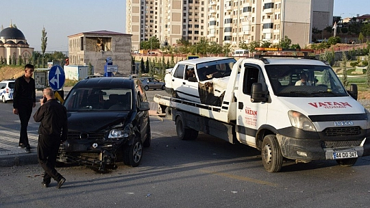 Trafik kazası 3 yaralı
