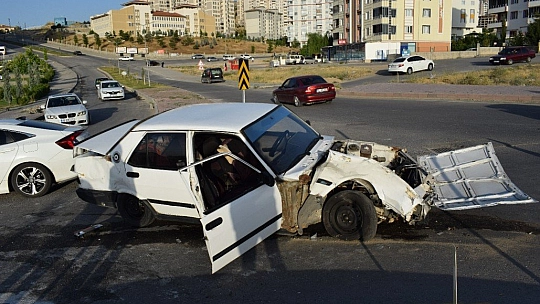 Trafik kazası 3 yaralı