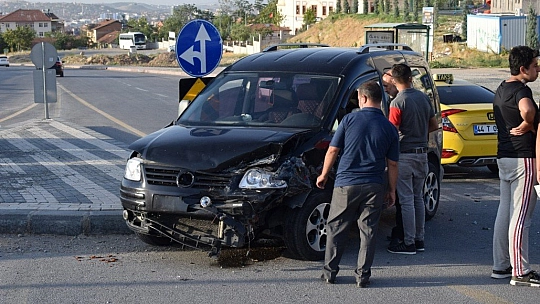 Trafik kazası 3 yaralı