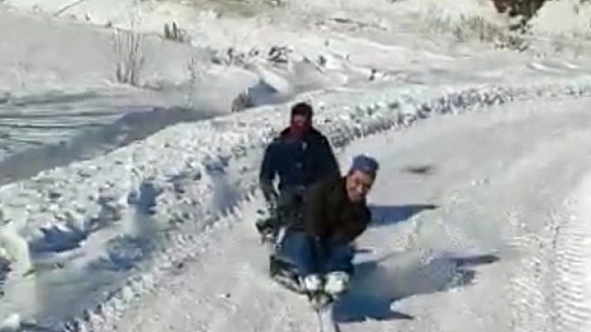 Traktör arkasında sörf