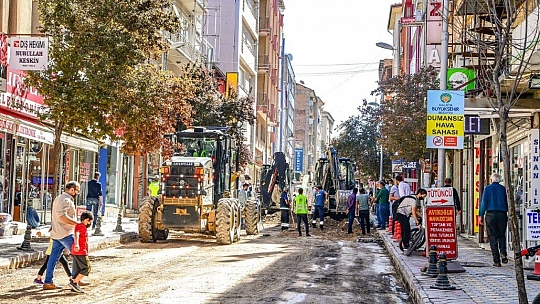 Cezmi Kartay'a neşter
