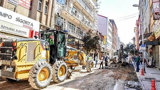 Cezmi Kartay'a neşter