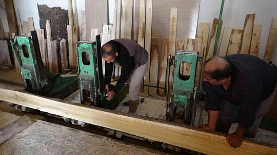 Üç kuşaktır ağaçlara şekil veriyorlar