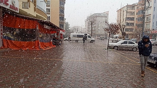 Güne kar yağışı ile başladık