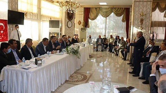 Muhtarlarla buluştu