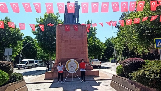 Anıta çelenk sunuldu