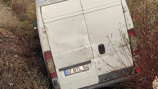 Minibüs şarampole devrildi