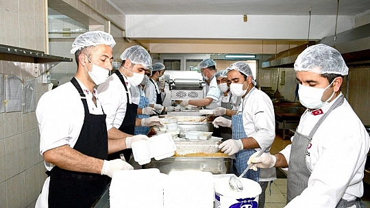 Günlük 4 bin kişiye yemek