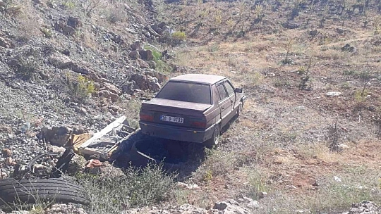 Otomobil şarampole uçtu
