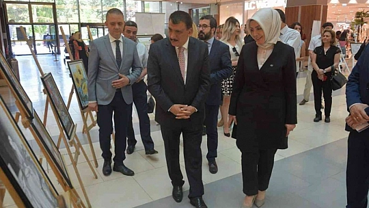 Özal'a ithafen resim sergisi