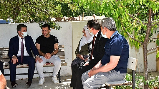 Evinde ziyaret ettiler