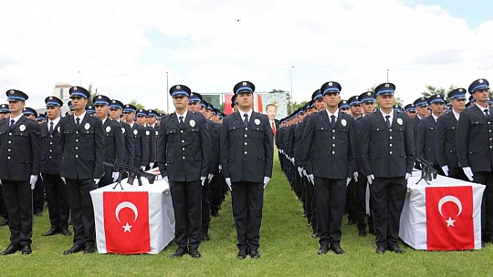 POMEM'de mezuniyet sevinci
