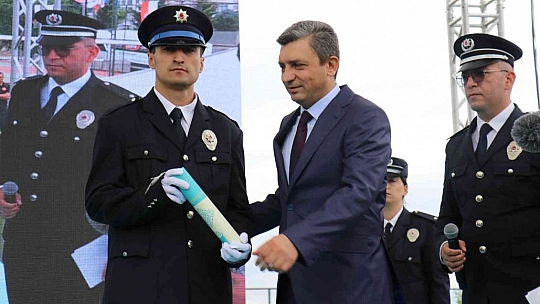 POMEM'de mezuniyet sevinci