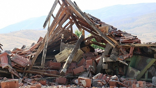Depremde 6 ev ağır hasar aldı