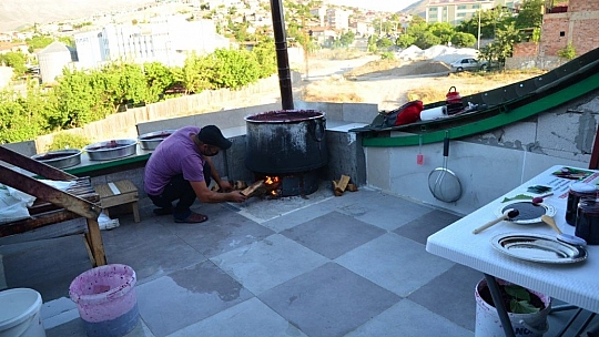 Pekmezi gramla satılıyor