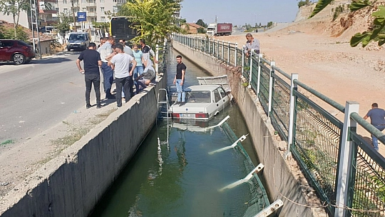 Sulama kanalına uçtu