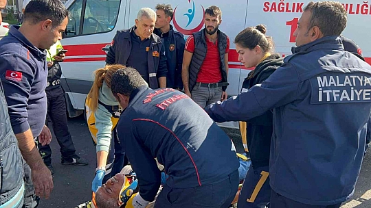 Üç araç birbirine girdi