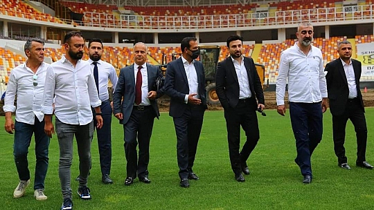 Çim zemin değişiyor