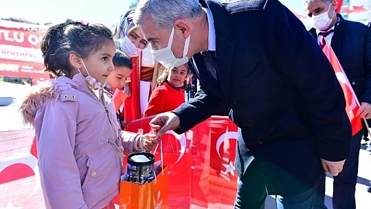 'İstikbale Yürüyoruz'