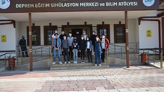 Tedbirler altında yeniden açıldı