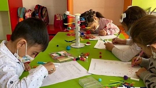 Tedbirler altında yeniden açıldı