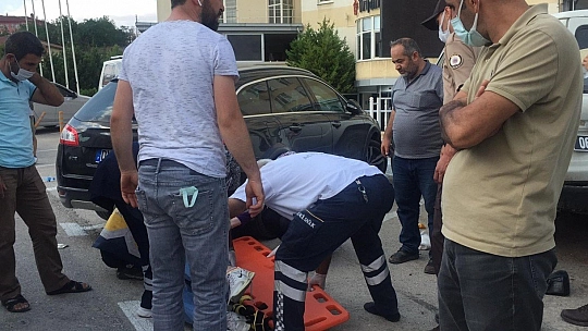 Araç yayalara çarptı