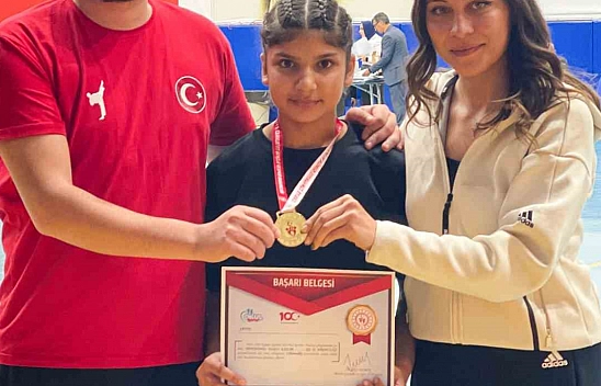 Mersin'in temsilcisi 'Kır Çiçeği'