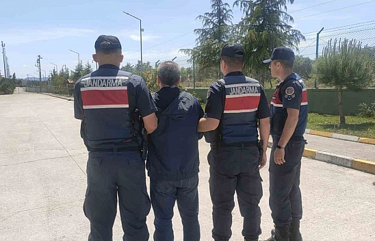 10 yıl hapis cezası ile aranan şahıs cenazede yakalandı