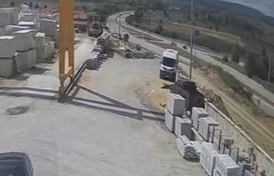 12 kişinin yaralandığı kaza kamerada