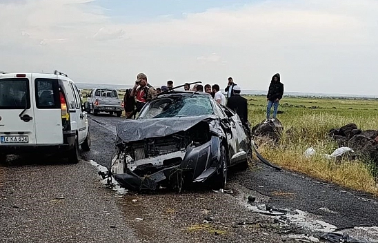 2 kişinin öldüğü kaza anı cep telefonu kamerasına yansıdı