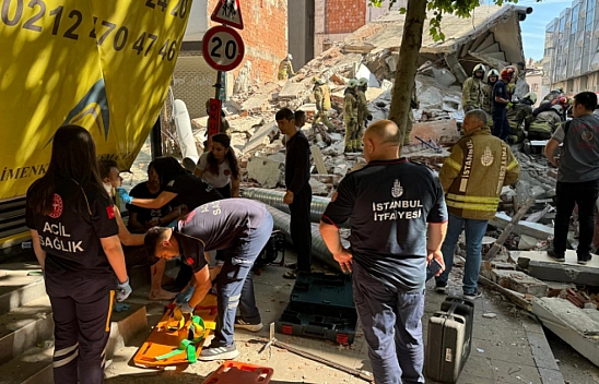 3 katlı bina çöktü! Enkaz altında kalanlar var!