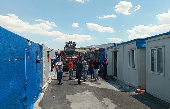 4 konteyner hurda yığınına döndü