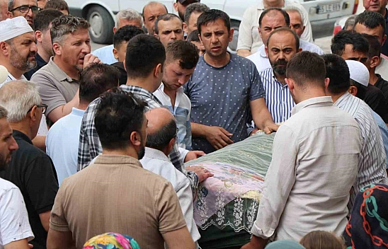 5. kattan düşerek ölen minik Simay'a gözyaşı