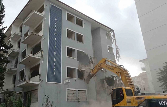 Malatya'da Yıkım Hız Kazandı! Yargı Sürecini Bekleyen Binalar Yıkılıyor...!