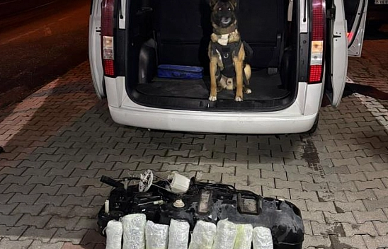 9 kilo 700 gram esrar ele geçirildi