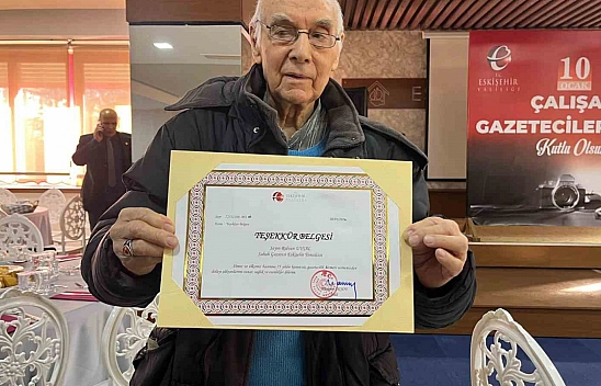 91 yaşında hâlâ gazetecilik yapıyor