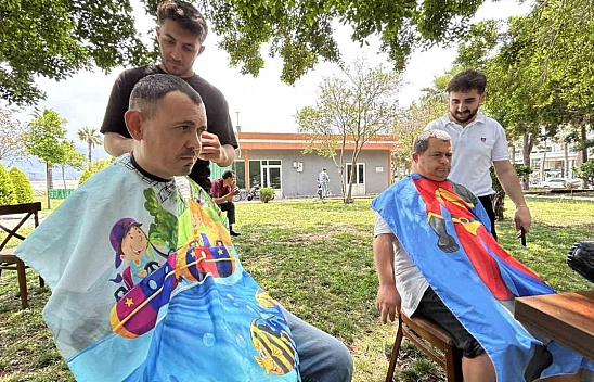 Afetzede özel bireyler sevgi makasıyla tıraş oldular