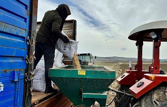 Ağrı'da tarlalar kontrol ediliyor