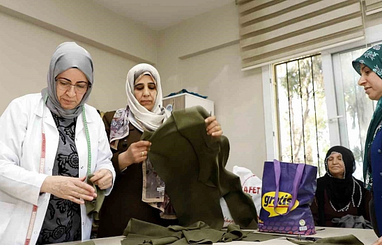 Kültür ve sanat evlerinde hayata bağlanıyorlar