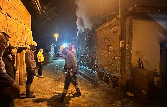 Yangın bir evi küle çevirdi