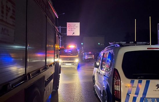 Alkollü sürücü direğe çarptı